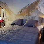 La Chevre Folle - In Style Featuring A Free Basic Breakfast B&B