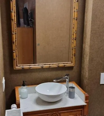 B&B La Chevre Folle - In Style With Free Basic Selfservice Breakfast 오스텐드