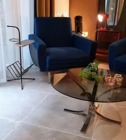 La Chevre Folle - In Style With Free Basic Selfservice Breakfast 4* 오스텐드