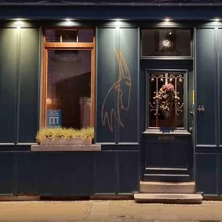 Logies La Chèvre Folle Bed & Breakfast